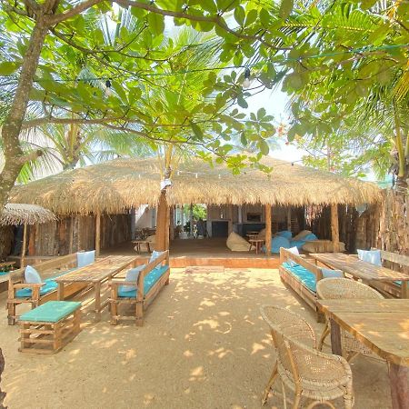 Sky Breeze Hotel Unawatuna Buitenkant foto
