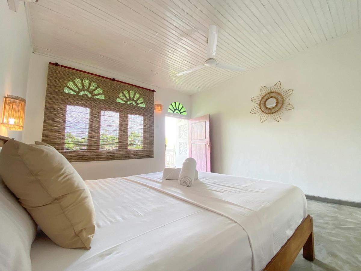 Sky Breeze Hotel Unawatuna Buitenkant foto