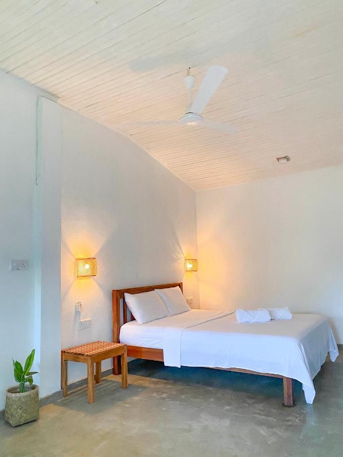Sky Breeze Hotel Unawatuna Buitenkant foto