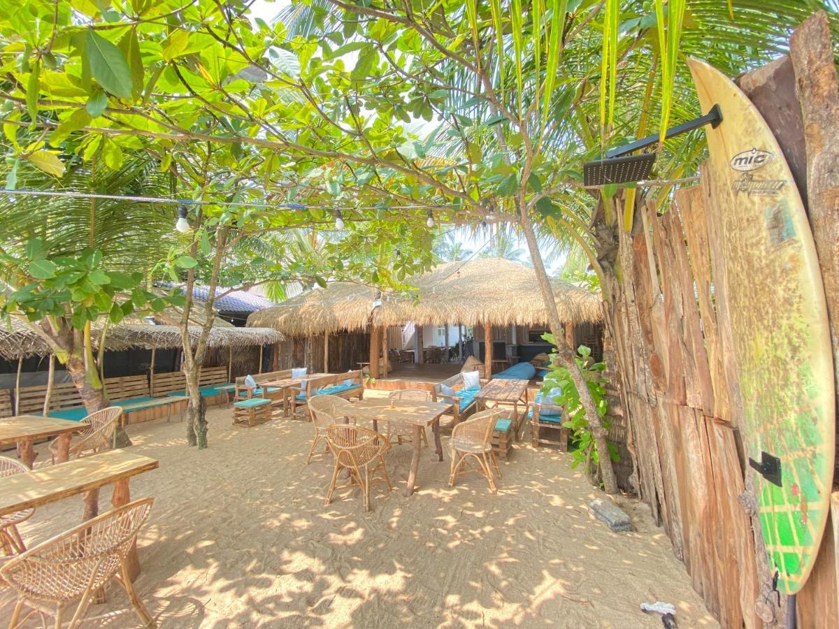 Sky Breeze Hotel Unawatuna Buitenkant foto