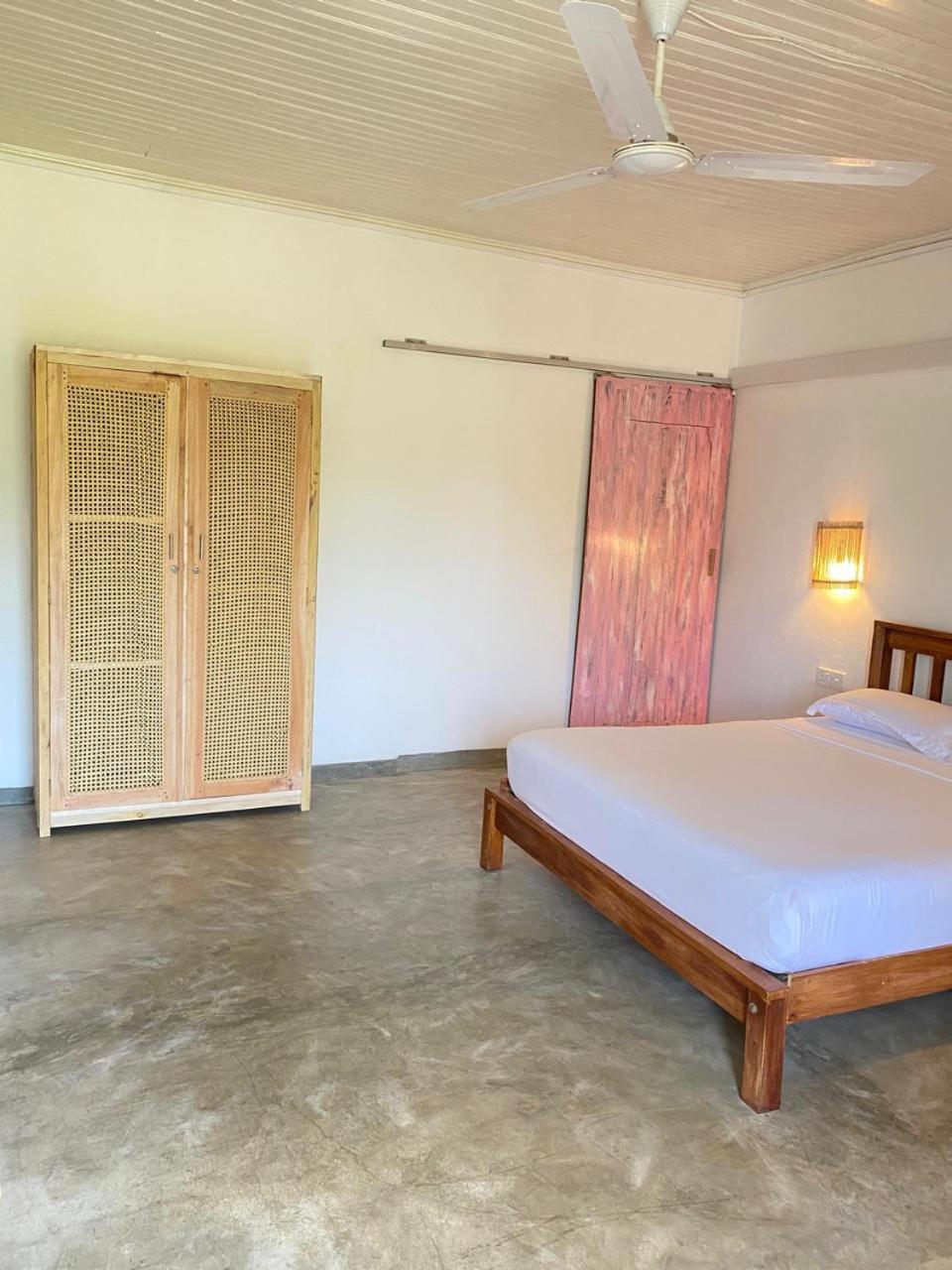 Sky Breeze Hotel Unawatuna Buitenkant foto